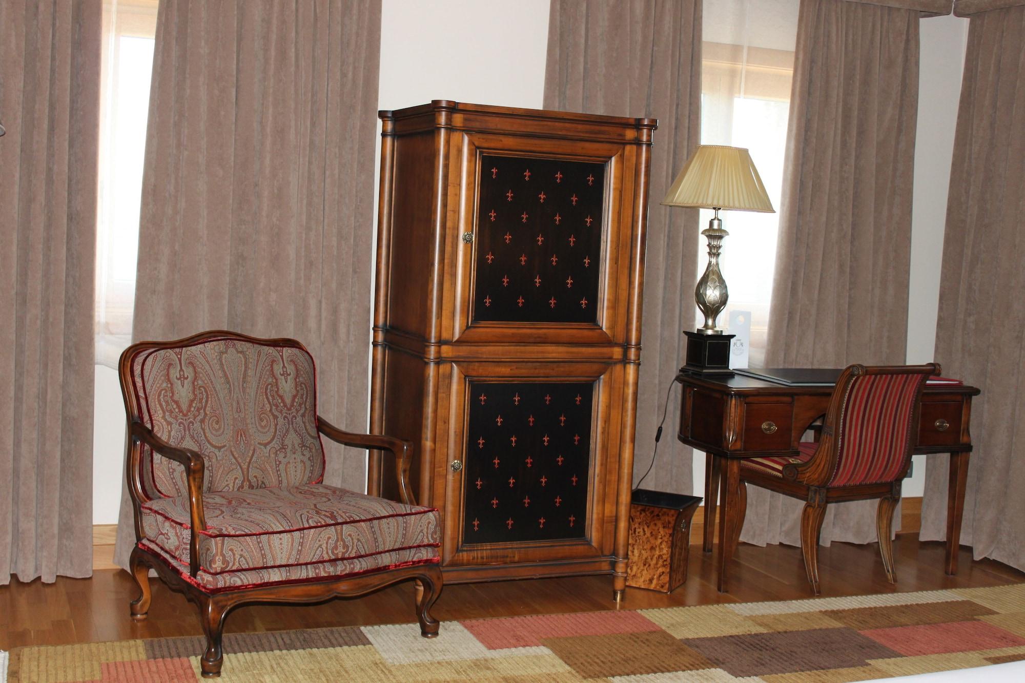 Pazo Los Escudos Hotel Spa & Resort Vigo Eksteriør billede A typical room at the hotel
