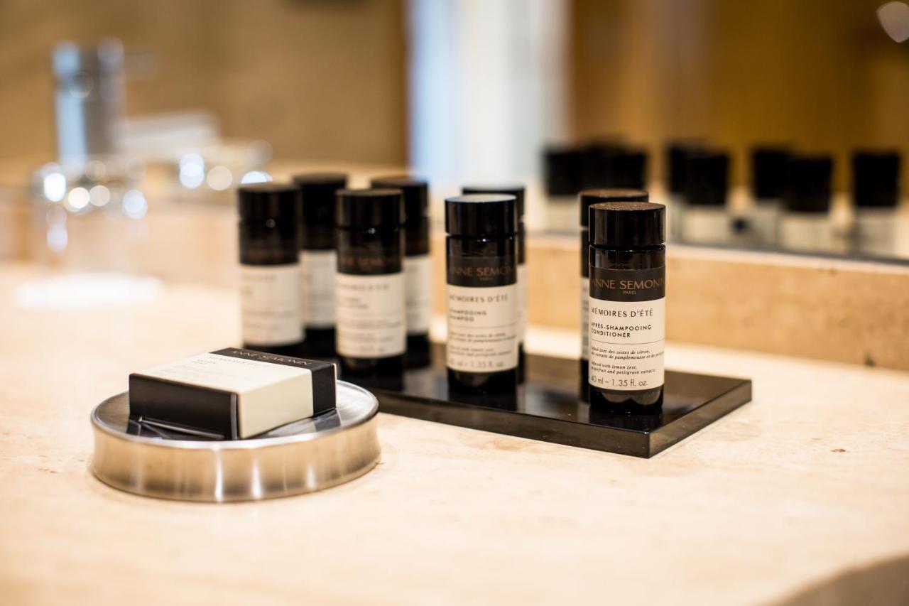 Pazo Los Escudos Hotel Spa & Resort Vigo Eksteriør billede A selection of toiletries
