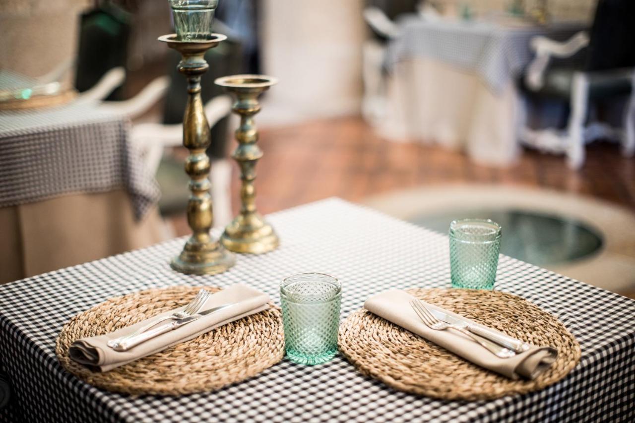 Pazo Los Escudos Hotel Spa & Resort Vigo Eksteriør billede A place setting