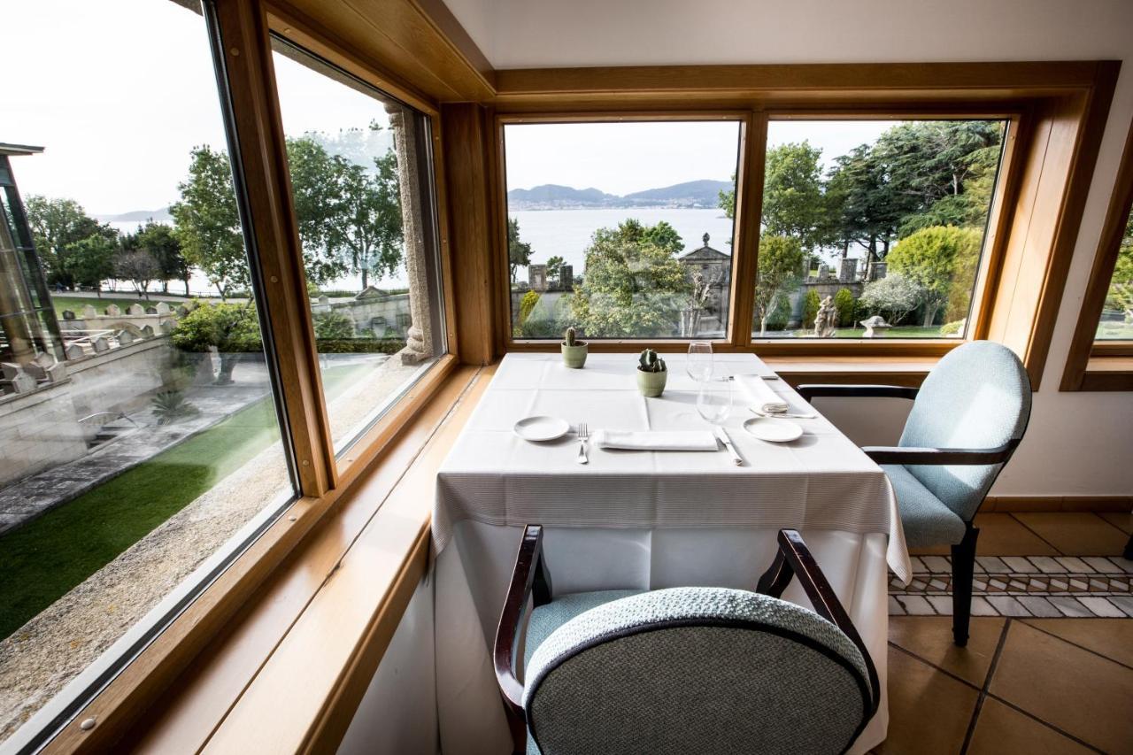 Pazo Los Escudos Hotel Spa & Resort Vigo Eksteriør billede Restaurant "La Table du Lac"