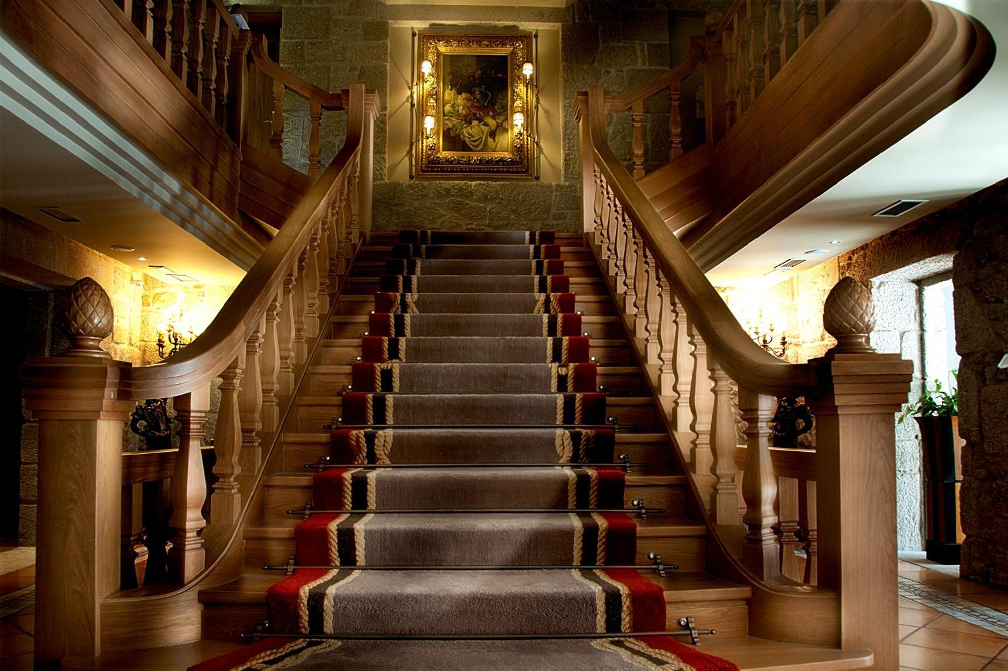 Pazo Los Escudos Hotel Spa & Resort Vigo Eksteriør billede The staircase